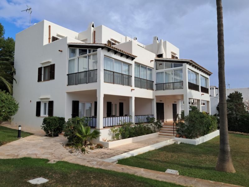SAISON: Modernes Apartment mit Winterterrasse und Meerblick in Cala Dor -- AP 132 T