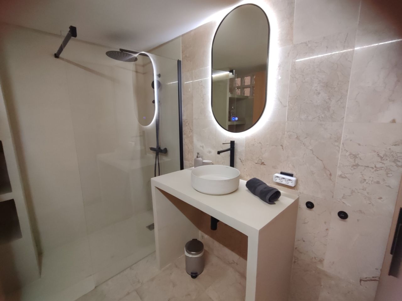 SAISON: Modernes Parterreapartment ohne Terrasse im Zentrum von Felanitx --- AP 26 T