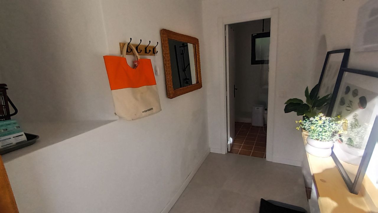 Saison: Modernes Parterrechalet in waldiger Lage nahe der Bucht Cala LLombards --CH 12 T