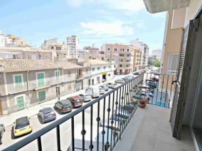 SAISON: Modernes und grosses Apartment im Zentrum von Palma -- AP 11 T CM