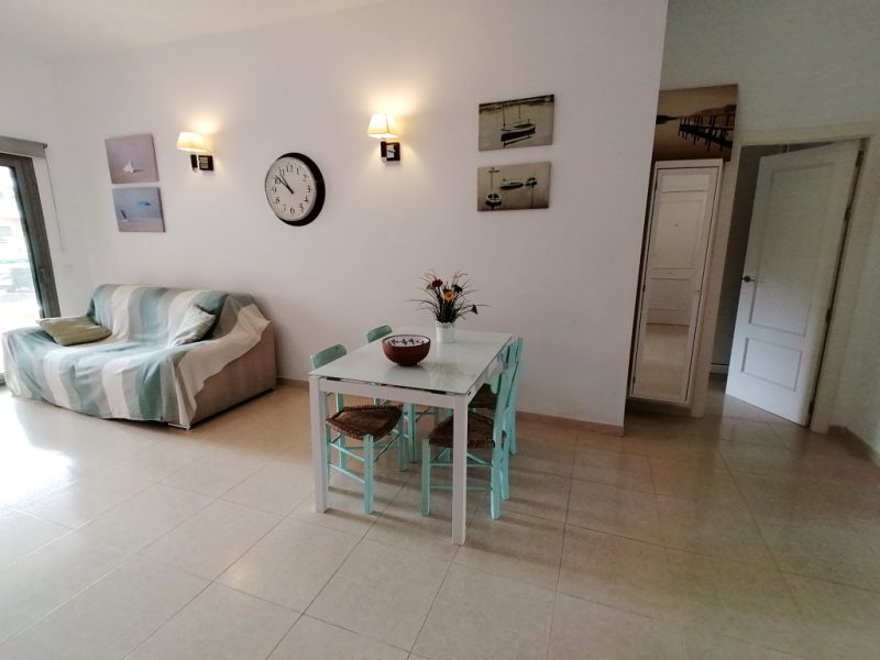 Season: Ground-floor apartment with 2 terraces and AC in Colonia St Jordi --- AP 24 T