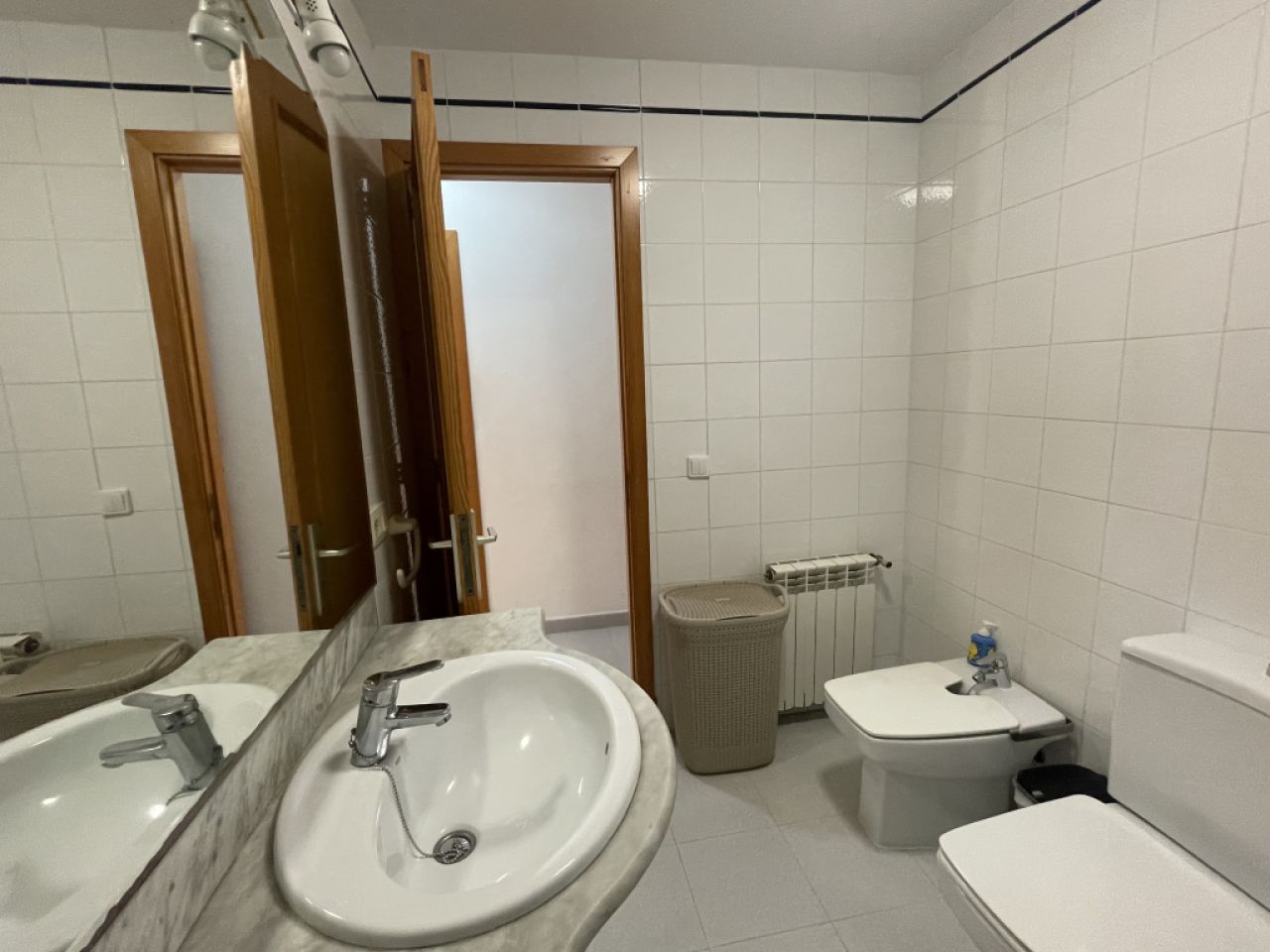 SAISON: Parterreapartment mit Pool und AC, Kamin in 1. Linie der Küste von Porto Colom -- AP 159 T