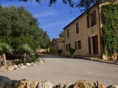 Season: Rustic and renovated finca on shared property with heating and pool near Manacor-- F 266 C