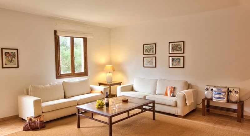 Season: Rustic and renovated finca on shared property with heating and pool near Manacor-- F 266 C