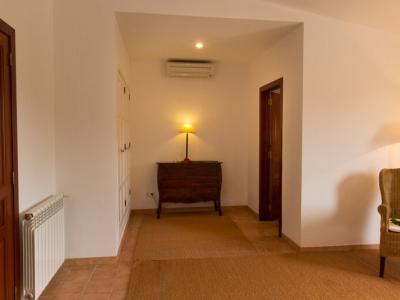 Season: Rustic and renovated finca on shared property with heating and pool near Manacor-- F 266 C