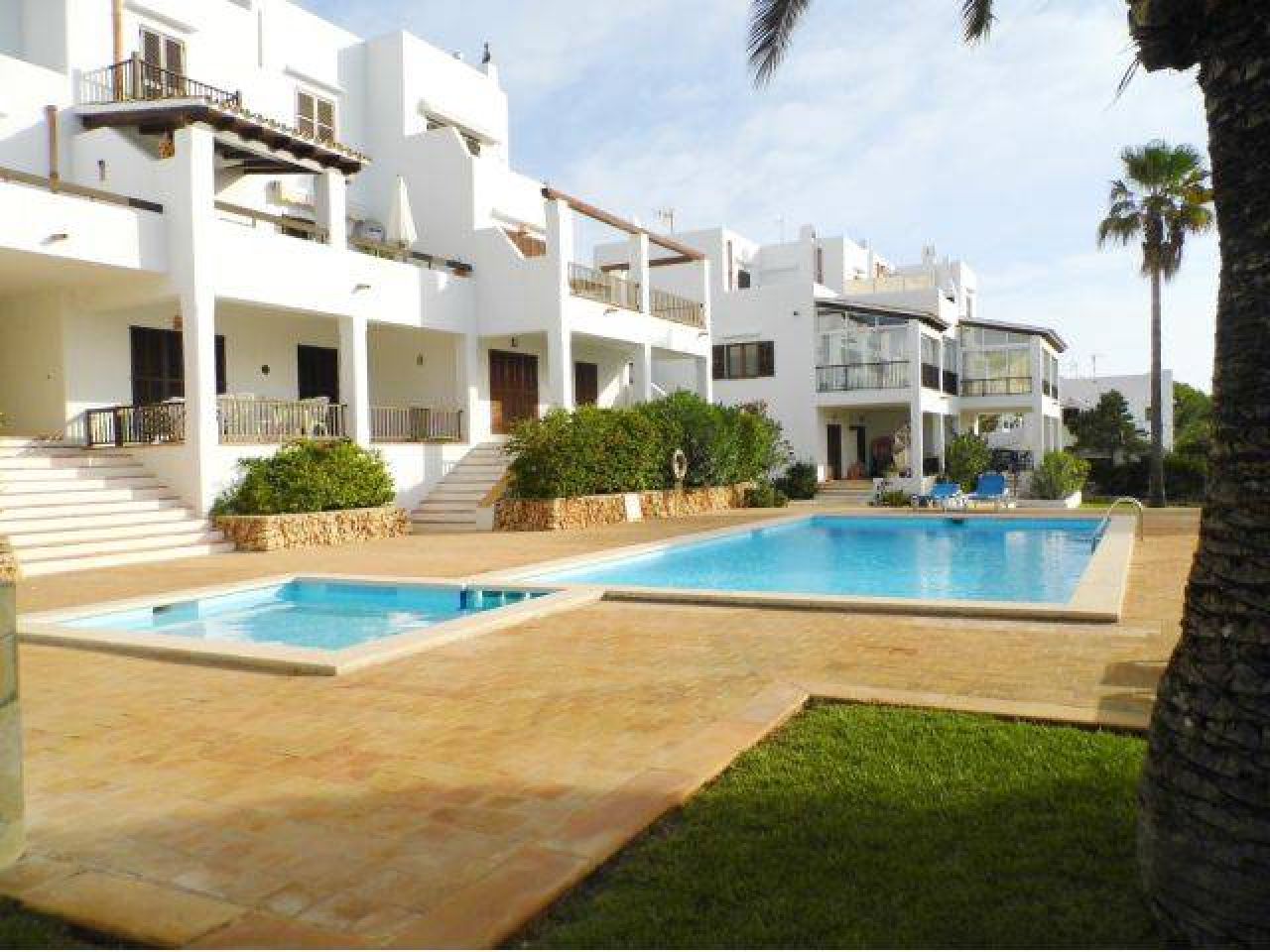 SAISON: Schönes Apartment mit Pool in 1. Linie der Küste von Cala d'Or - AP 132