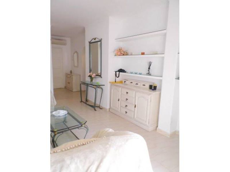 SAISON: Schönes Apartment mit Pool in 1. Linie der Küste von Cala d'Or - AP 132