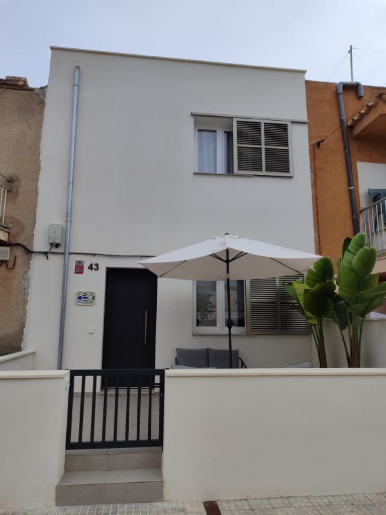 Season: Beautiful terraced house with plenty of comfort and terraces in S'Illot -- RH 13 T