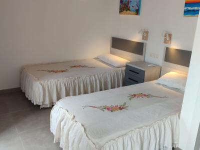 Saison: Schönes Reihenhaus mit viel Komfort und Terrassen in S Illot -- RH 13 T