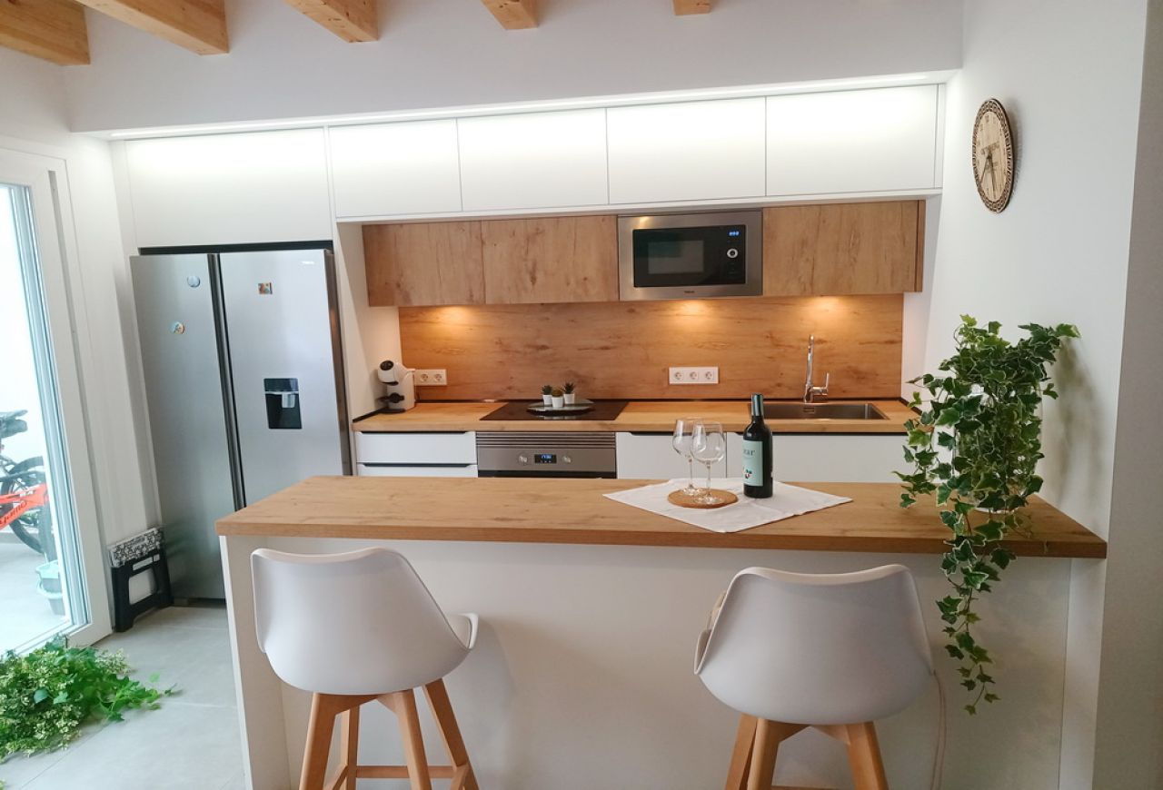 Saison: Schönes Reihenhaus mit viel Komfort und Terrassen in S Illot -- RH 13 T