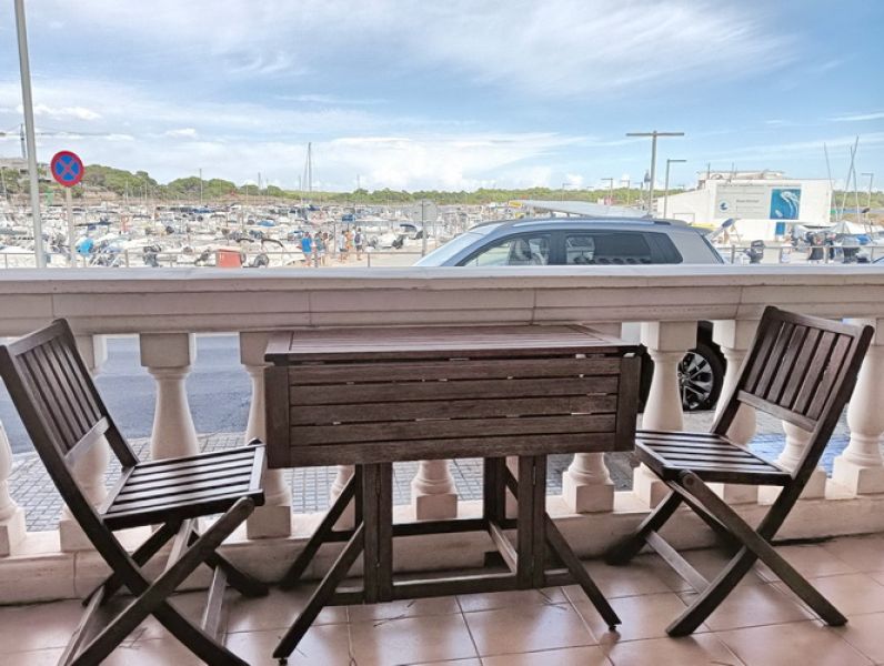 TEMPORADA E INVIERNO AP 25 DE SEPTIEMBRE: Apartamento en planta baja en el puerto de Colonia St Jord