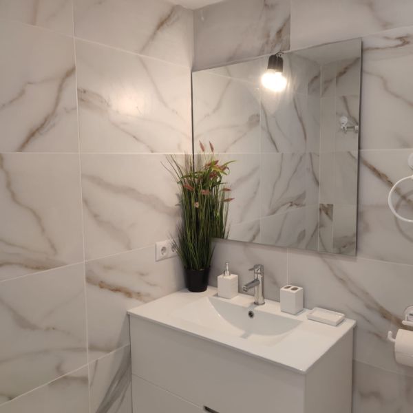 Temporada/Invierno 27-28: Estudio moderno con terraza y piscina comunitaria en Cala Dor AP 17 WT