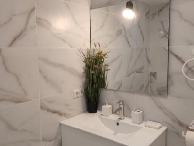 Temporada/Invierno 27-28: Estudio moderno con terraza y piscina comunitaria en Cala Dor AP 17 WT