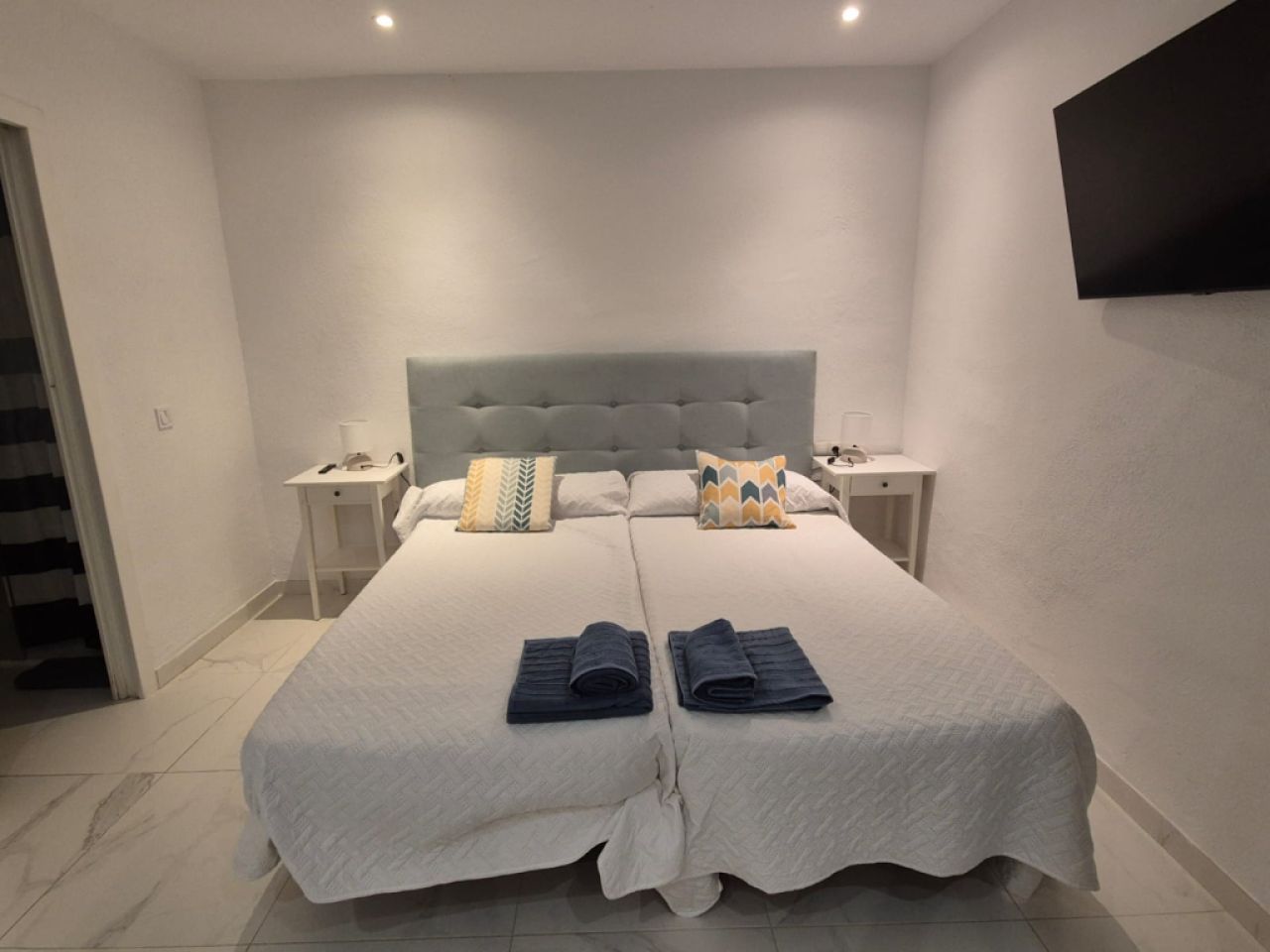 Temporada/Invierno 27-28: Estudio moderno con terraza y piscina comunitaria en Cala Dor AP 17 WT