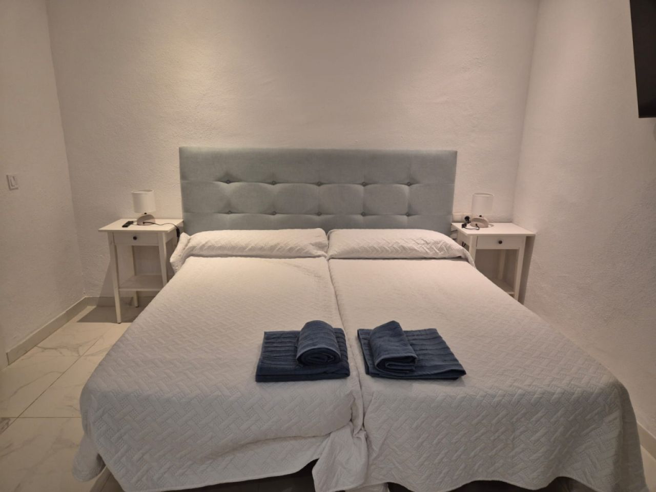 Temporada/Invierno 27-28: Estudio moderno con terraza y piscina comunitaria en Cala Dor AP 17 WT
