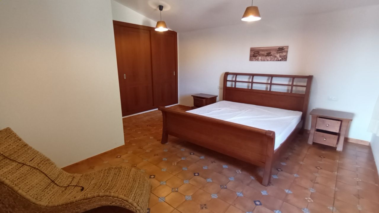 SAISON / WINTER: 4 Landapartments mit Gemeinschaftspool und AC in einer Siedlung bei Campos--AP 23 T