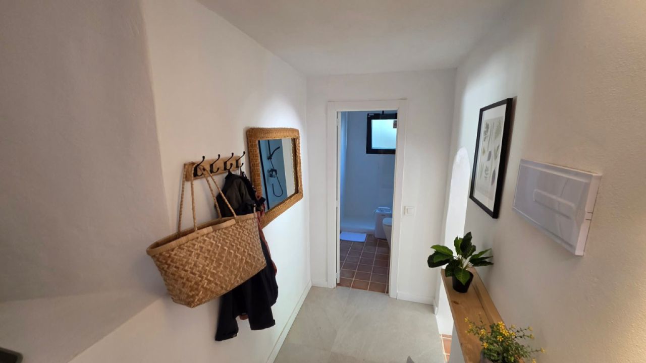 Saison/Winter: Ebenerdiges Chalet mit Garten, Kamin, AC in waldiger Lage von Cala LLombards-CH 12 WT