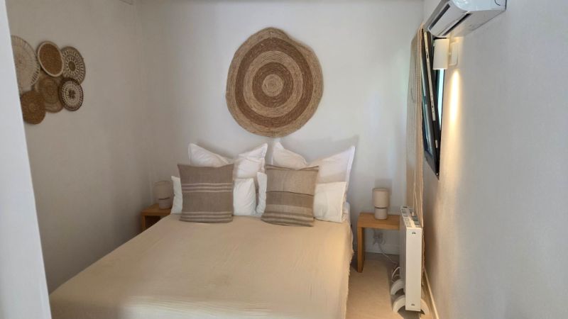 Saison/Winter: Ebenerdiges Chalet mit Garten, Kamin, AC in waldiger Lage von Cala LLombards-CH 12 WT