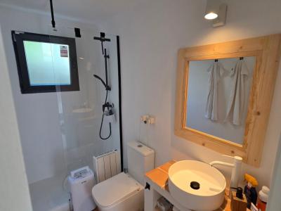 Saison/Winter: Ebenerdiges Chalet mit Garten, Kamin, AC in waldiger Lage von Cala LLombards-CH 12 WT