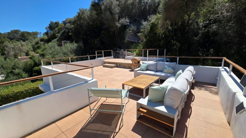 Saison/Winter: Ebenerdiges Chalet mit Garten, Kamin, AC in waldiger Lage von Cala LLombards-CH 12 WT