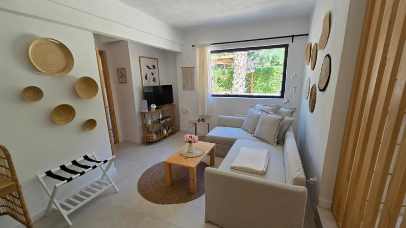 Saison/Winter: Ebenerdiges Chalet mit Garten, Kamin, AC in waldiger Lage von Cala LLombards-CH 12 WT