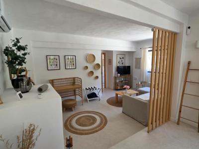 Saison/Winter: Ebenerdiges Chalet mit Garten, Kamin, AC in waldiger Lage von Cala LLombards-CH 12 WT