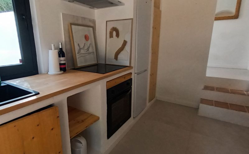 Saison/Winter: Ebenerdiges Chalet mit Garten, Kamin, AC in waldiger Lage von Cala LLombards-CH 12 WT