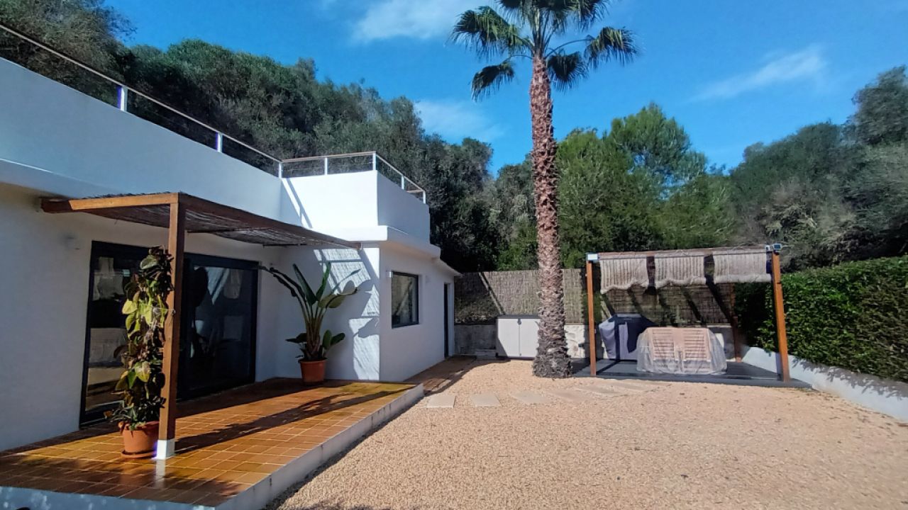 Season/Winter: Ground-level, modern chalet in a wooded area at the Cala Llombards bay - CH12