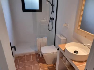 Temporada/Invierno: Chalet a nivel del suelo, moderno, en zona arbolada en la bahía de Cala Llombards - CH12