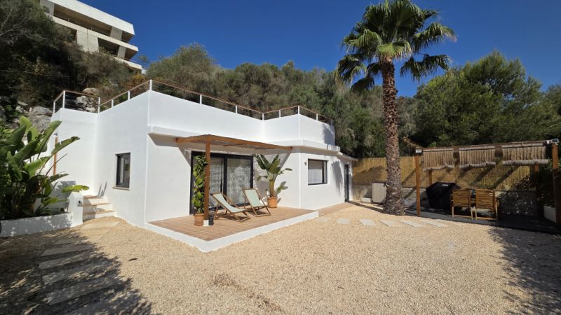 Temporada/Invierno: Chalet a nivel del suelo, moderno, en zona arbolada en la bahía de Cala Llombards - CH12