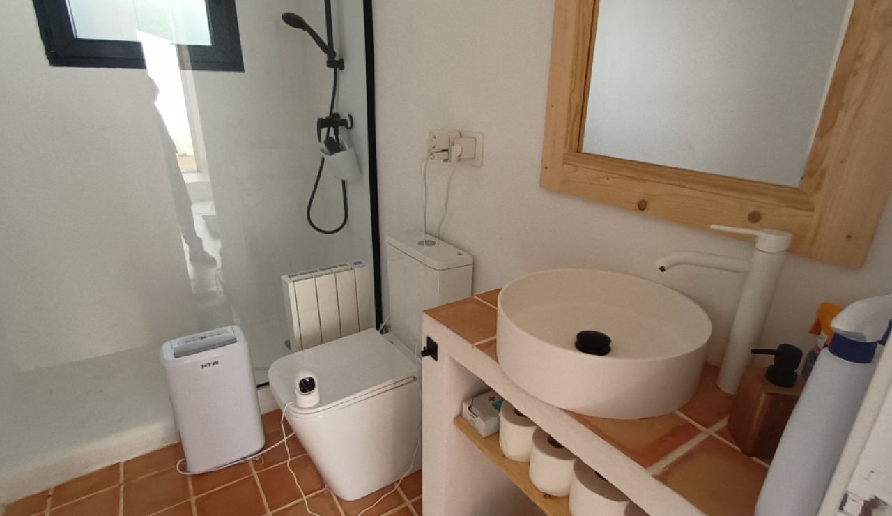 Temporada/Invierno: Chalet a nivel del suelo, moderno, en zona arbolada en la bahía de Cala Llombards - CH12