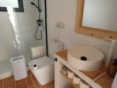 Temporada/Invierno: Chalet a nivel del suelo, moderno, en zona arbolada en la bahía de Cala Llombards - CH12