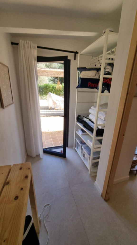 Temporada/Invierno: Chalet a nivel del suelo, moderno, en zona arbolada en la bahía de Cala Llombards - CH12