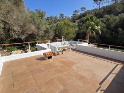 Temporada/Invierno: Chalet a nivel del suelo, moderno, en zona arbolada en la bahía de Cala Llombards - CH12