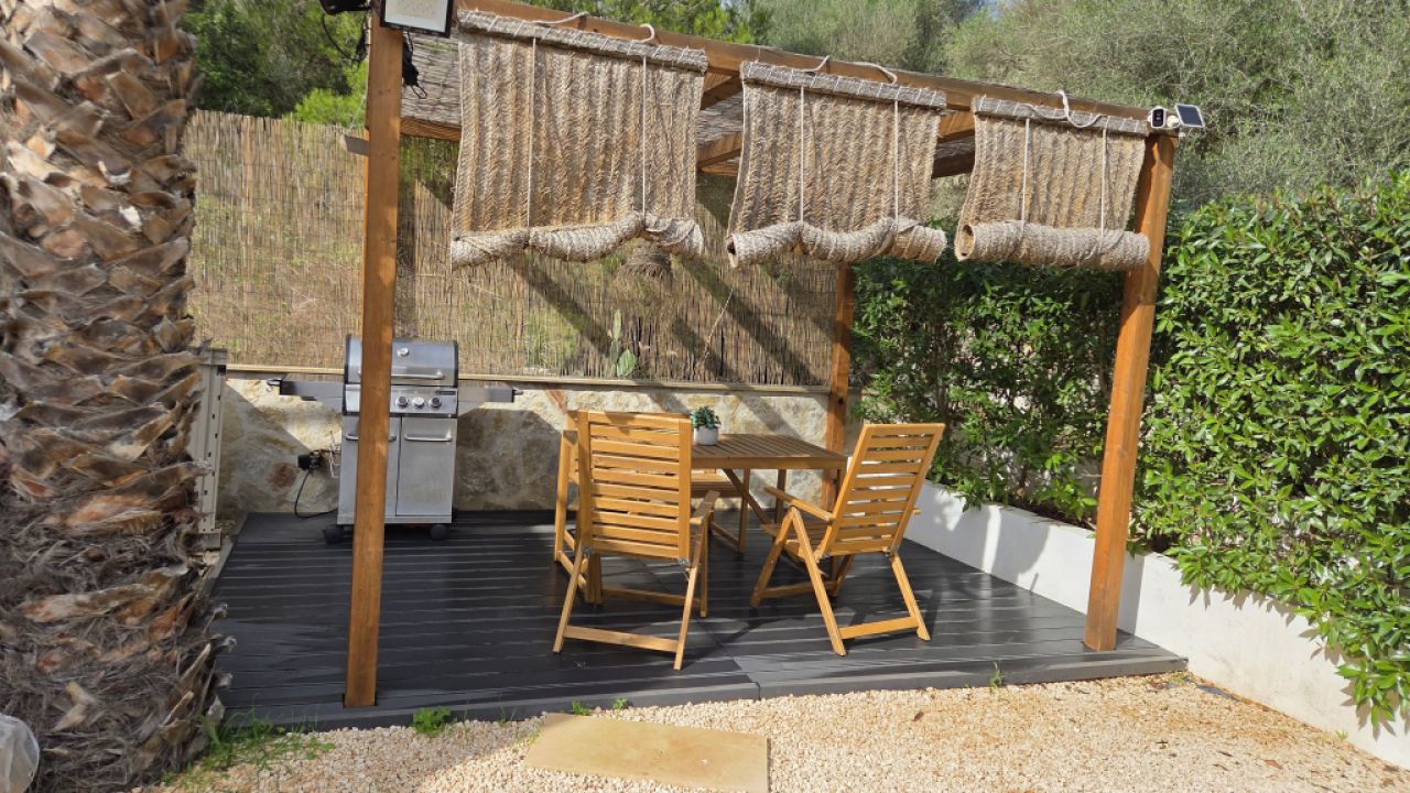 Temporada/Invierno: Chalet a nivel del suelo, moderno, en zona arbolada en la bahía de Cala Llombards - CH12