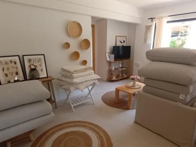 Temporada/Invierno: Chalet a nivel del suelo, moderno, en zona arbolada en la bahía de Cala Llombards - CH12