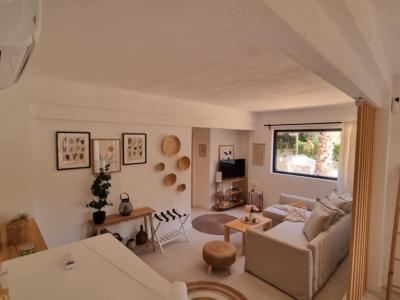 Temporada/Invierno: Chalet a nivel del suelo, moderno, en zona arbolada en la bahía de Cala Llombards - CH12