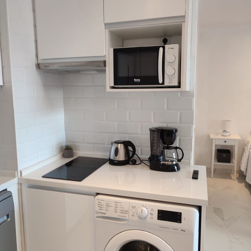 Saison/ Winter: Modernes Studio mit Terrasse und Gemeinschaftspool im Zentrum von Cala Dor AP 17 WT