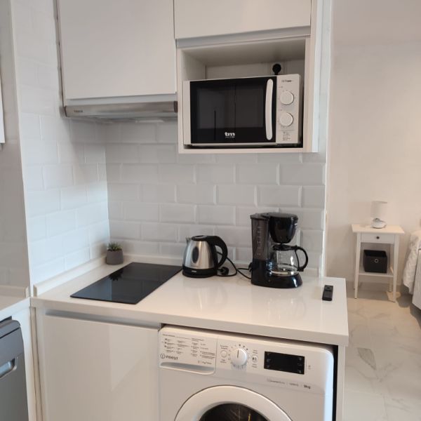 Saison/ Winter: Modernes Studio mit Terrasse und Gemeinschaftspool im Zentrum von Cala Dor AP 17 WT