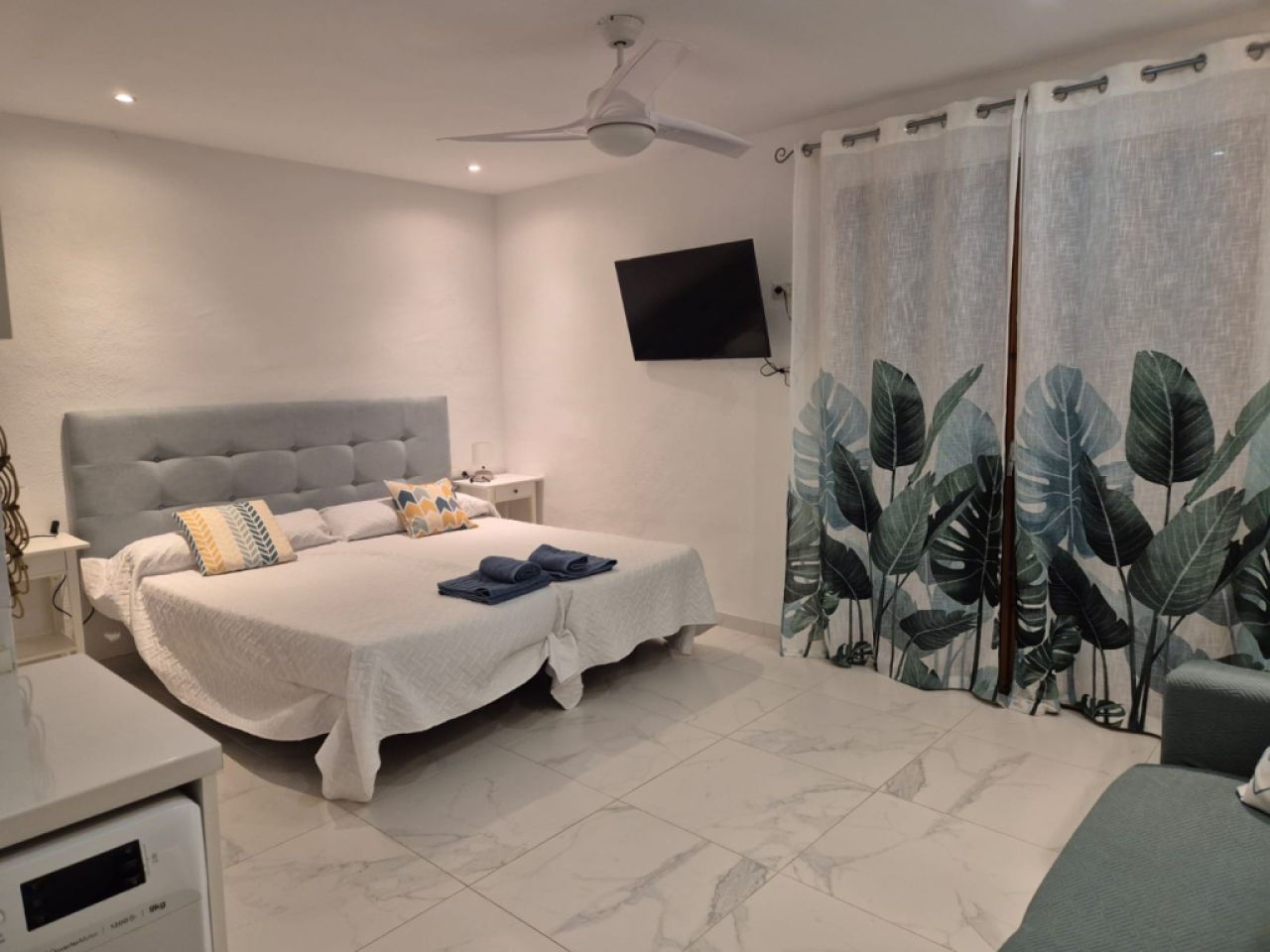 Saison/ Winter: Modernes Studio mit Terrasse und Gemeinschaftspool im Zentrum von Cala Dor AP 17 WT