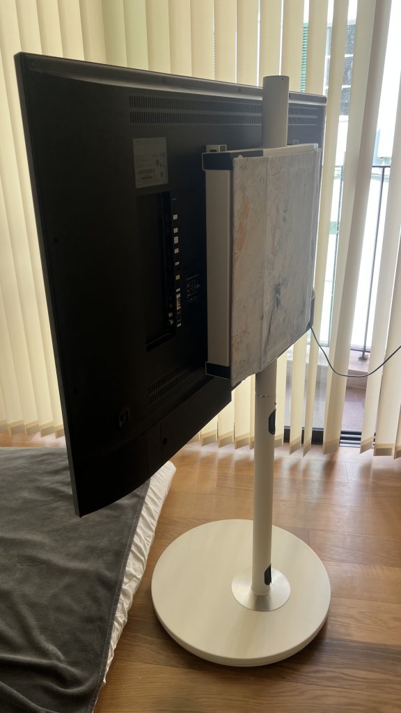 Samsung 55 4K Smart TV + FITUEYES Design-TV-Ständer