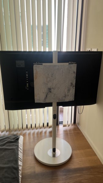 Samsung 55 4K Smart TV + FITUEYES Design-TV-Ständer