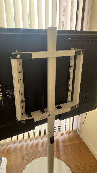 Samsung 55 4K Smart TV + FITUEYES Design-TV-Ständer