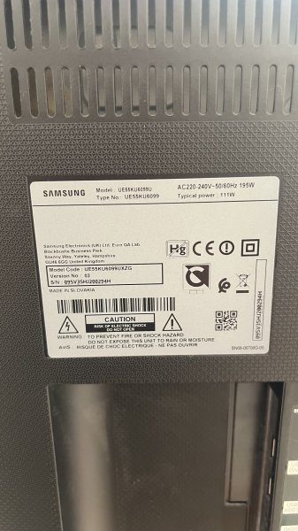 Samsung 55 4K Smart TV + FITUEYES Design-TV-Ständer