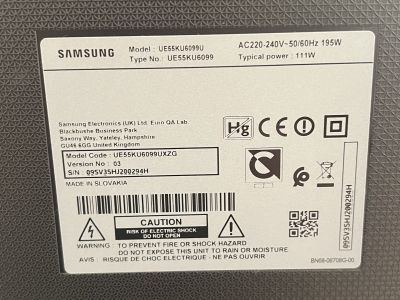 Samsung 55 4K Smart TV + FITUEYES Design-TV-Ständer