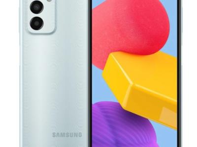 Samsung Galaxy M13 4 GB RAM 64 GB Light Blue neuwertig