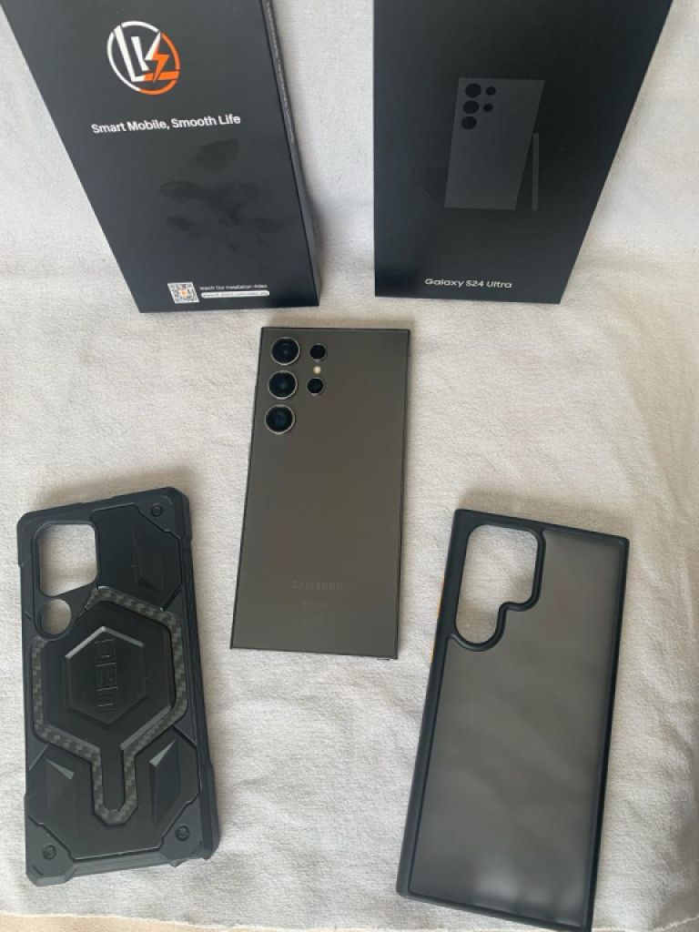 Samsung Galaxy S24 Ultra 512 GB Titanium Black (original packaging, Vodafone-refurbished + 2 premium cases)