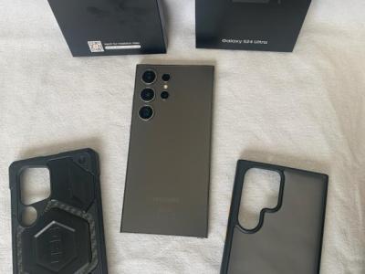 Samsung Galaxy S24 Ultra 512 GB Titanium Black (original packaging, Vodafone-refurbished + 2 premium cases)