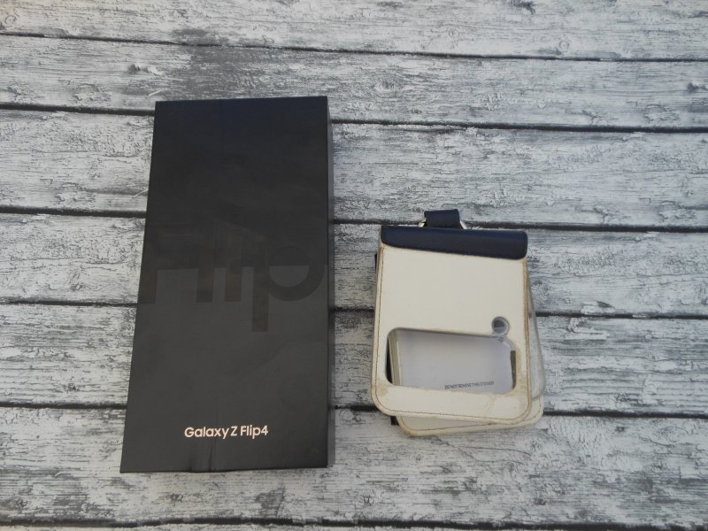 Samsung Galaxy Z Flip 4 , 256 GB , 8 GB ROM , Pink-Gold  inkl. orig. Verpackung uvm.