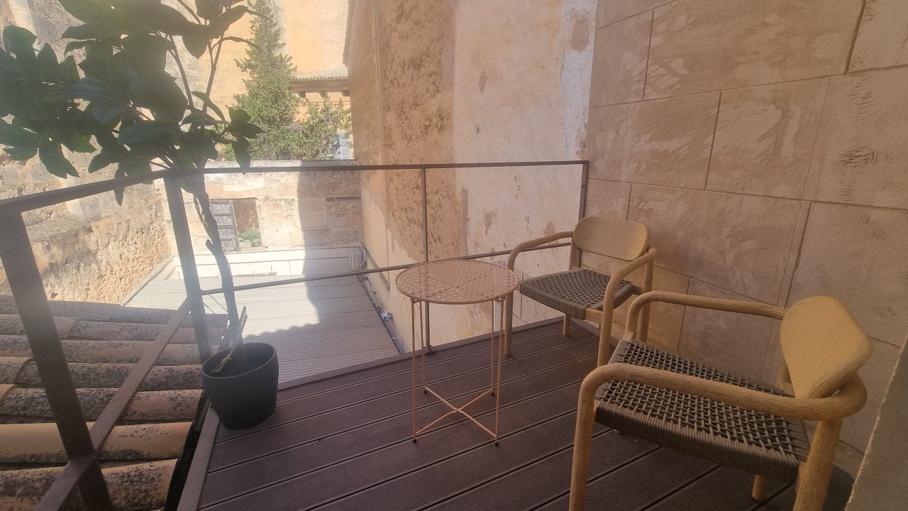 Saniertes Apartment in 2. Etage mit kl. Terrasse im Zentrum von LLucmayor -- AP 20 VK
